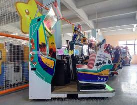 探秘大型双人射击游戏机 3D全动感海岛探险电玩设备的魅力